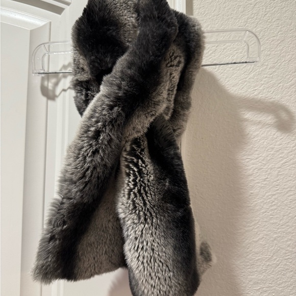 Real Fur Pull-Through Scarf Michael Kors 

• 100% Rex Rabbit - Picture 9 of 15